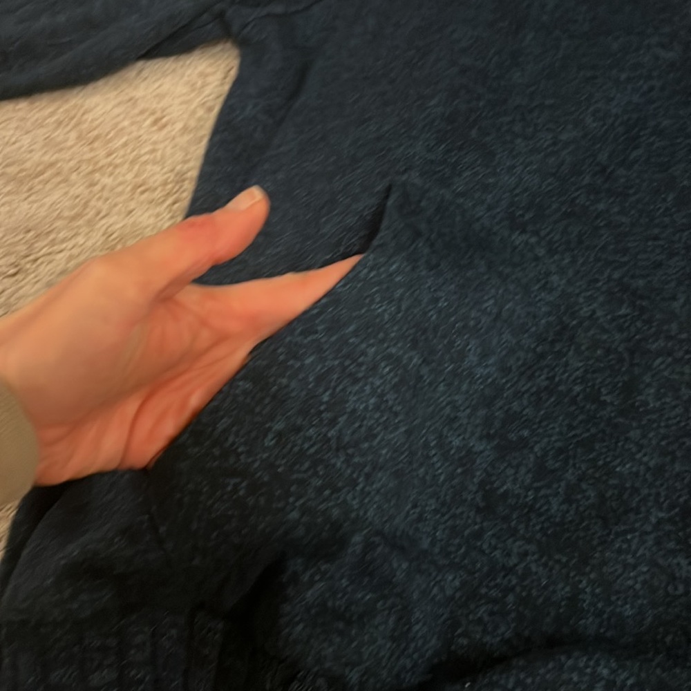Sweaters size L 🥰👏🤗❤️ - Picture 3 of 9